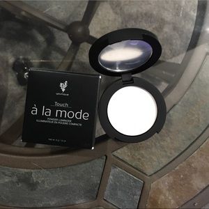 Younique powder illuminated